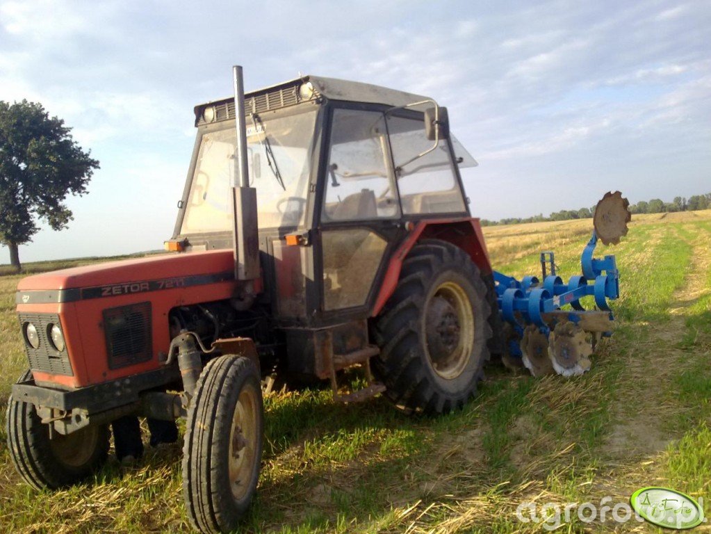 Fotografia Ciagnik Zetor 7211+ Talerzówka Mandam 3,0m #420397 - Galeria ...