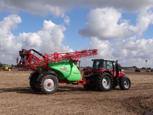 Prezentacja opryskiwaczy na polach pokazowych - na zdjęciu Krukowiak.