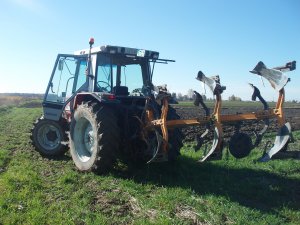 Massey Ferguson 3060 i pług Huard.