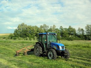 New Holland T4020 + Kosiarka Rotacyjna Z105/1