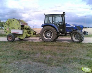 Farmtrac 685 DT + Claas Rollant 44s