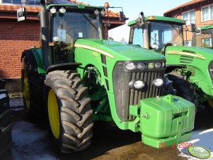 John Deere 8530