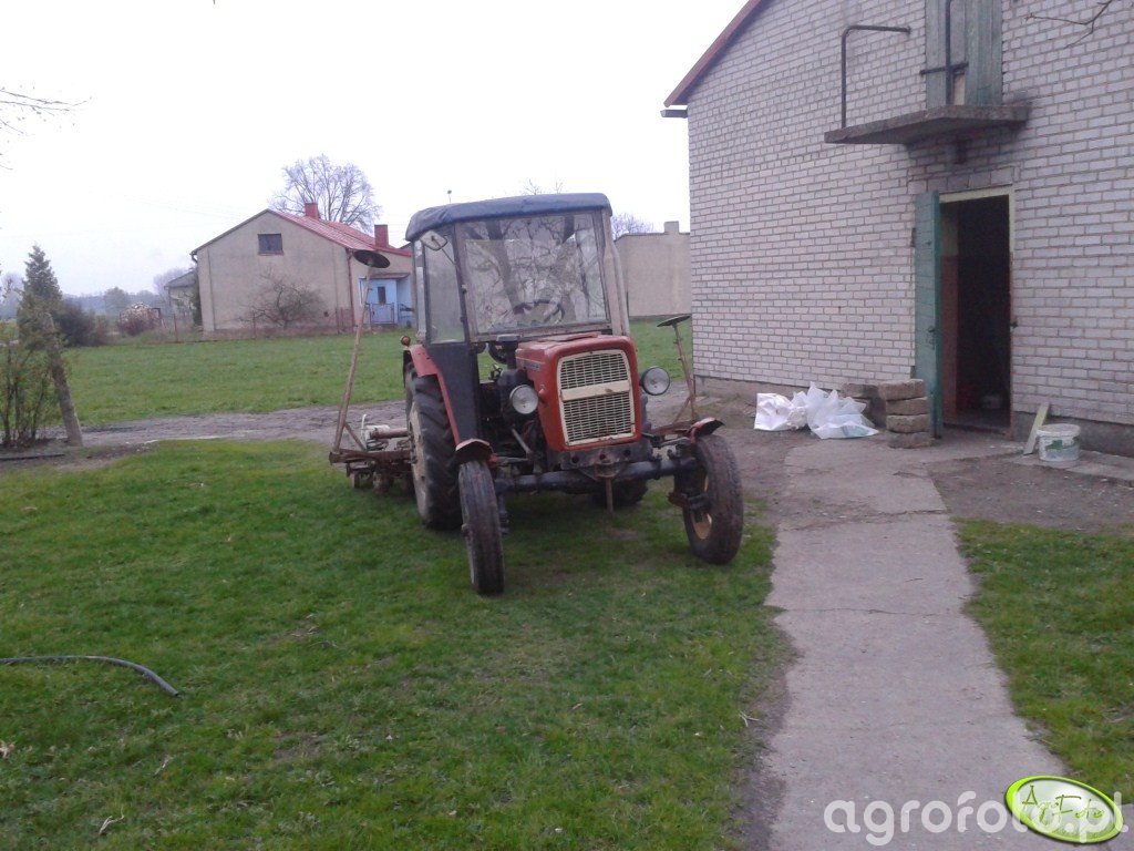 Fotografia Ciagnik Ursus C 330 And Siewnik Do Buraków 430245 Galeria Rolnicza Agrofoto 2880