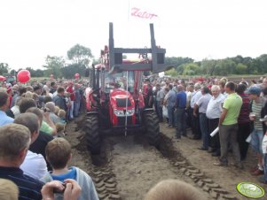 70 ludzi kontra Zetor Forterra 105