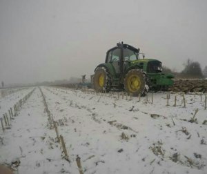 John Deere 6130