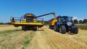 New Holland CX6080 & New Holland T7070 Blue Power