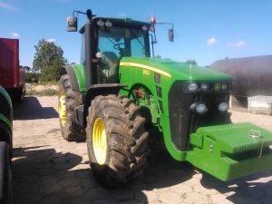 John Deere 8330