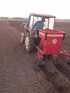 Ursus C-330 + sadzarka czeska