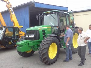 John Deere 6330