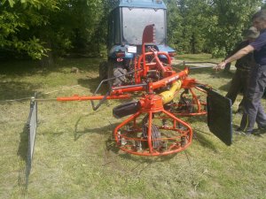 Kuhn haybob 360/0026 & Pronar 320a