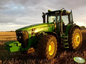 John Deere 8330