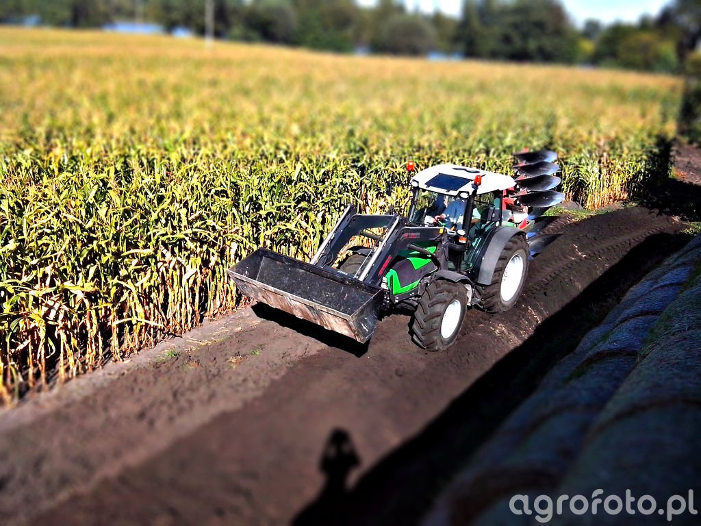 Deutz-Fahr Agrofarm 420 + kverneland
