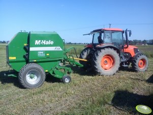 Kubota M108s i McHale F550