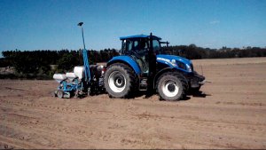 New Holland T5.115 & Monosem