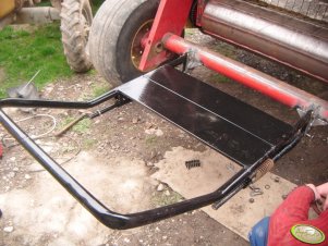 Odrzutnik balotów NH 650