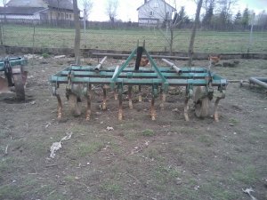 Kultywator z bronami