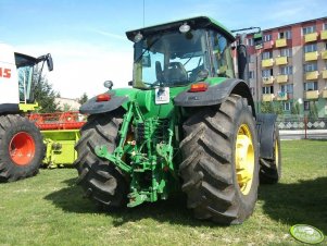 John Deere 8330