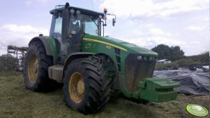 John Deere 8530