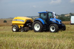 New Holland T5.105 + Roll Baler 125