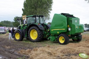 John Deere 6170R z prasą