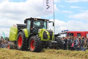 Claas  Arion 640 + Claas Variant 360 RC
