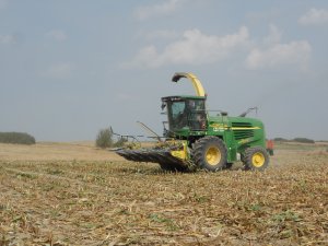 John Deere 7300