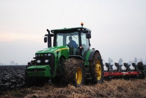 John Deere 8245 R