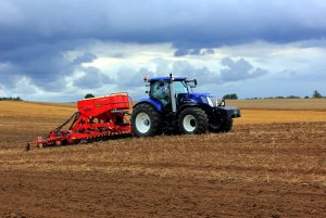 New Holland T7070 + Vaderstad