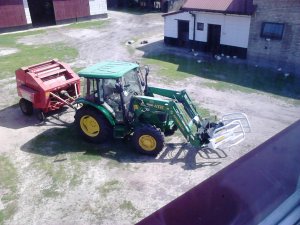 John Deere 5065E , Hydrometal AT10 + Welger RP 12