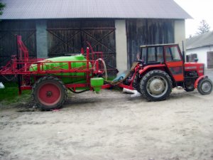 MF 255 i opryskiwacz