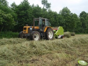 Renault 110,54 + Claas Rollant 44