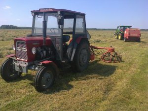 Ursus C-330 + Kuhn & John Deere 5065 E + Welger RP 12