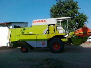 Claas Dominator 76