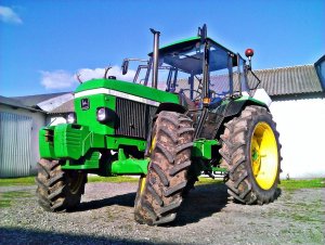 John Deere 2850