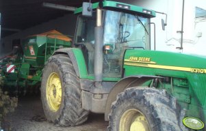 John Deere 8310