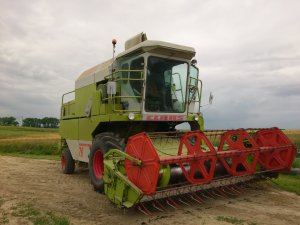 Claas Dominator 76