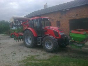 Zetor Forterra z zestawem uprawowo-siewnym