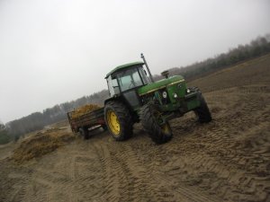 John Deere 3140