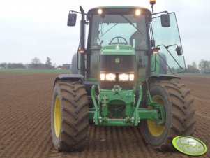 John Deere 6830