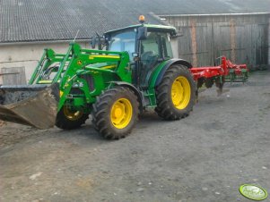 John Deere 5090R + Unia Kos 3,0 T