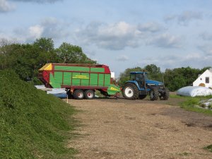 New Holland 8870 + Strautmann Super Vitesse 340I DO