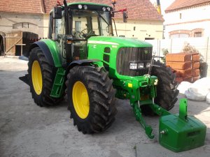 John Deere 6830