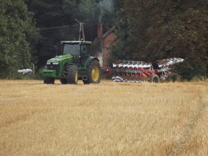 John Deere 8360R & Kverneland PW100