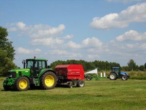 John Deere 6630 i New Holland T4020