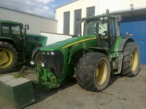 John Deere 8530