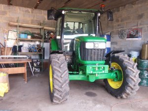 John Deere 5075E
