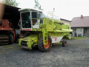 Claas Dominator 76