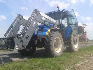 New Holland T5040 + Q45+ Gaspardo SP520