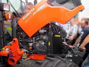 Kubota M7060