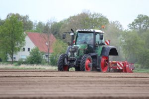 Fendt 718 Vario + Grimme 75-4